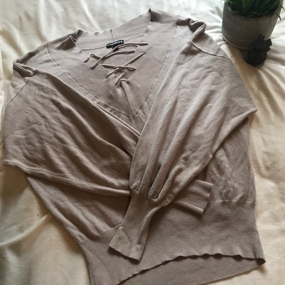 Express light weight sweater, balloon sleeves.